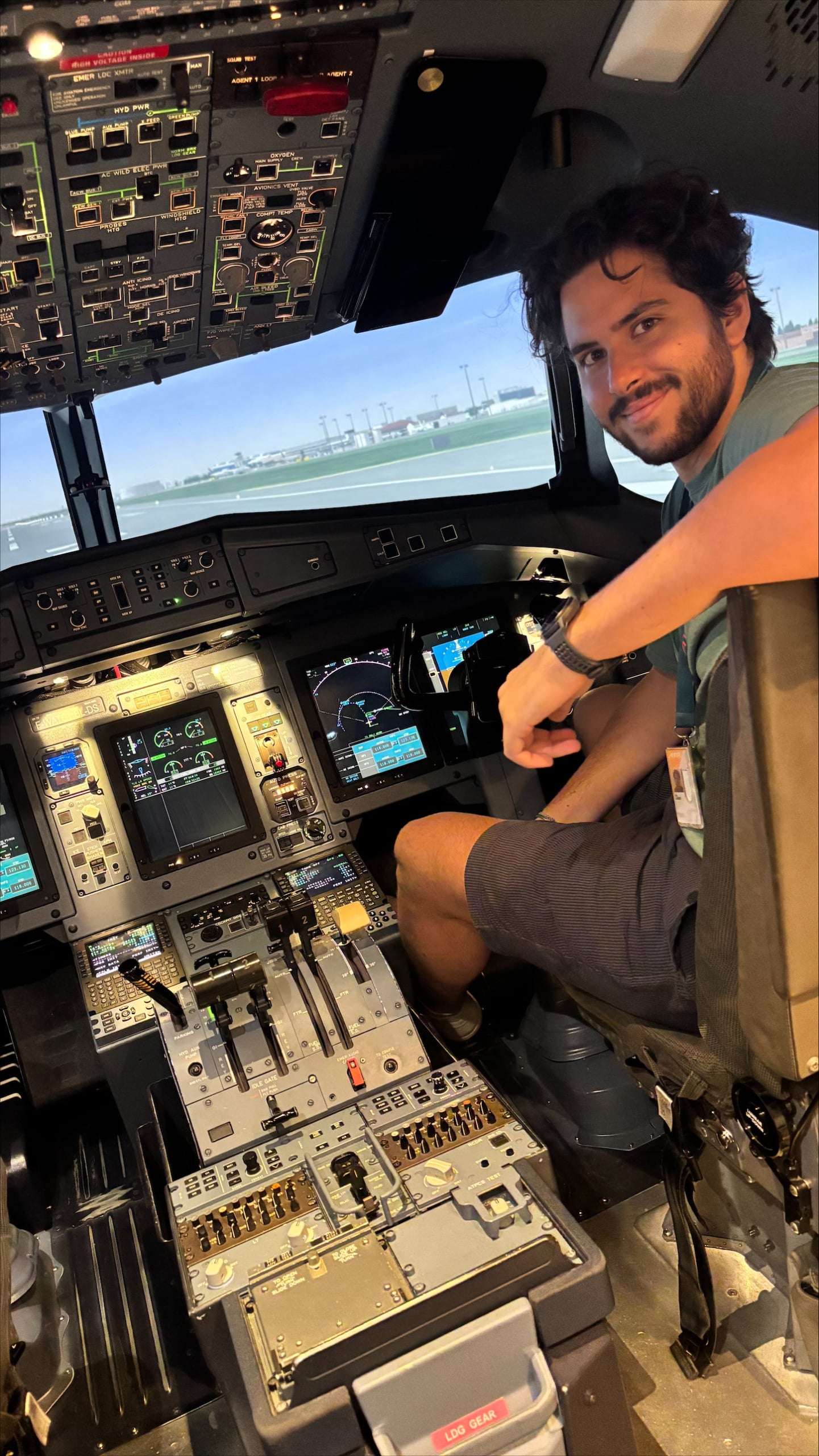 LAMBERT-QT-ATR Ancien élève Aéropyrénées en QT dans les locaux d'ATR à Toulouse